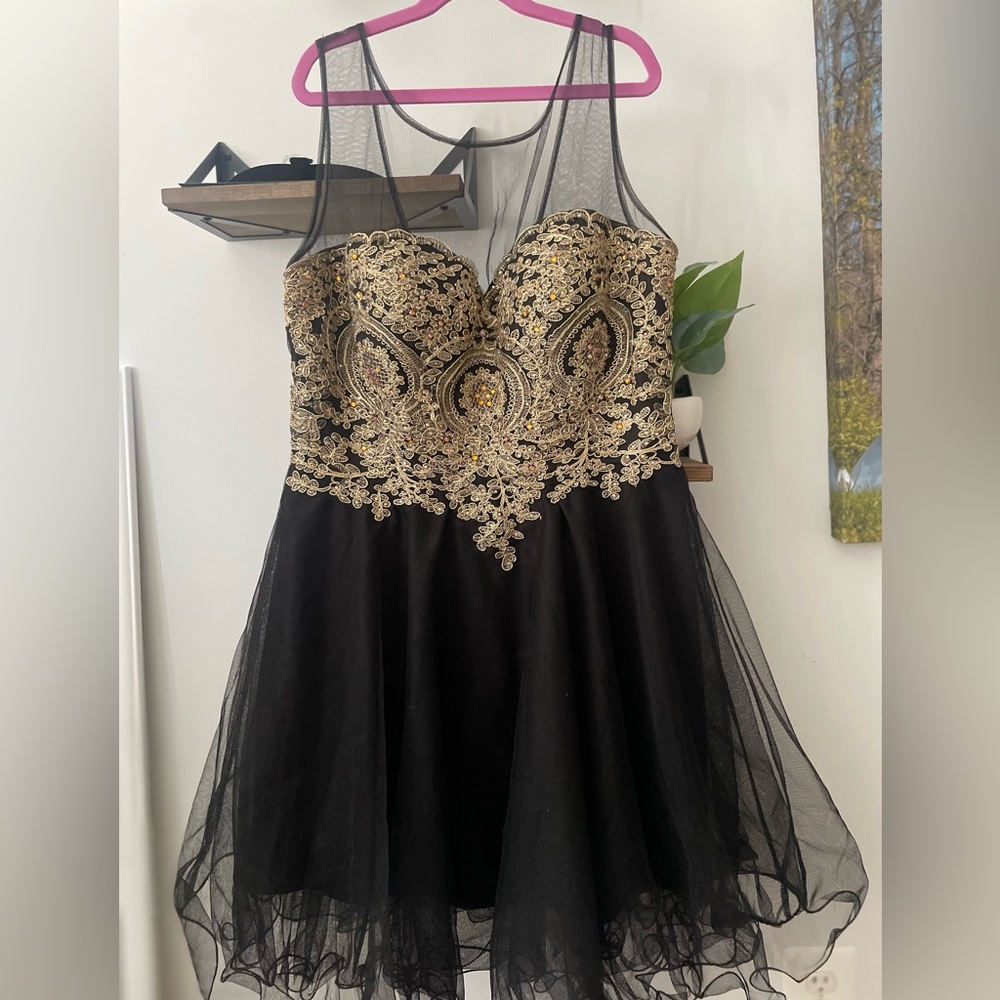 size l,black and gold